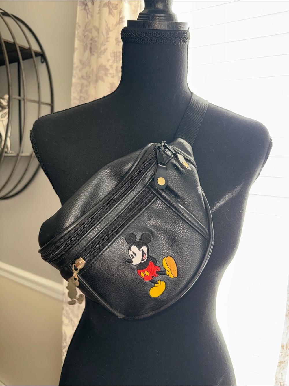 Vintage Disney World Parks Original Bum Bag Crossbody Purse Unisex Mickey Mouse